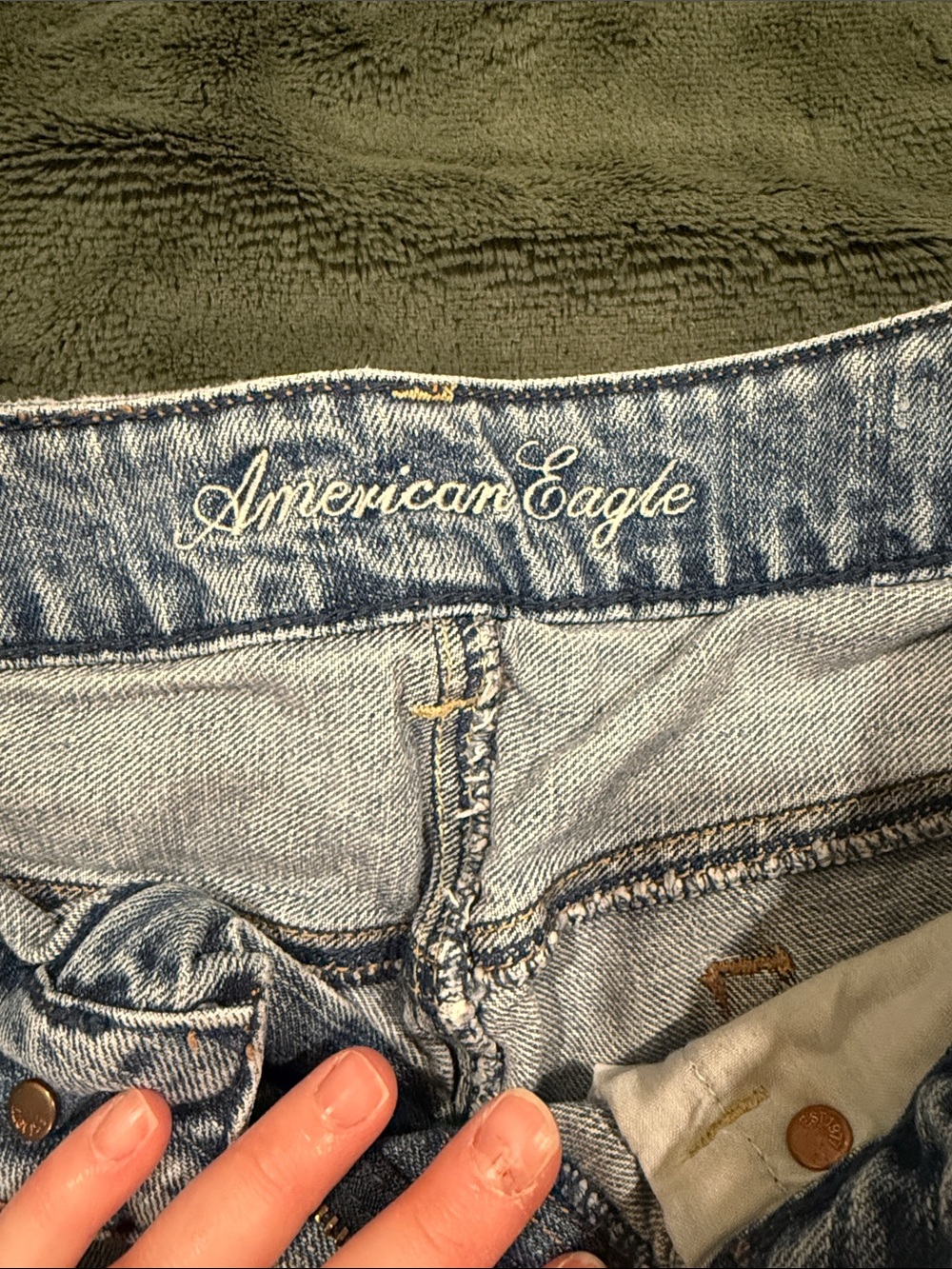 AEO Distressed Jeans (Size 6) - Picture 4 of 7
